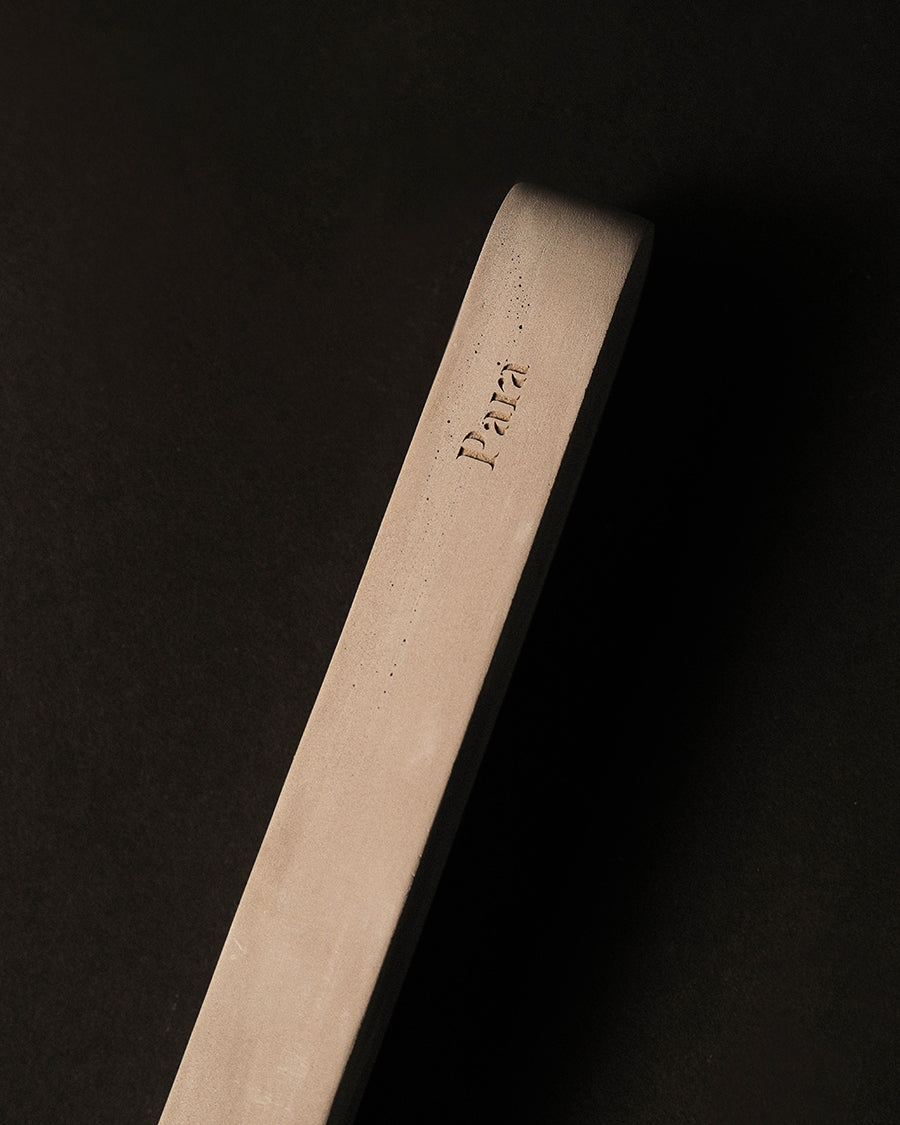 Elongated capsule basin of the Vesta concrete incense tray